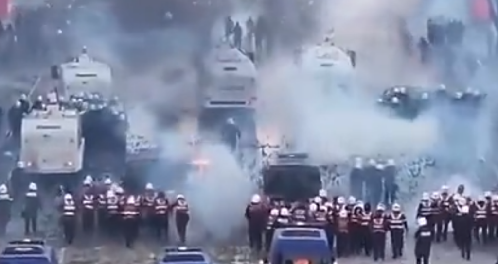 Tiran'da Protestolar Sürerken Başbakan Edi Rama Öğrencilere Diyalog Çağrısı Yaptı